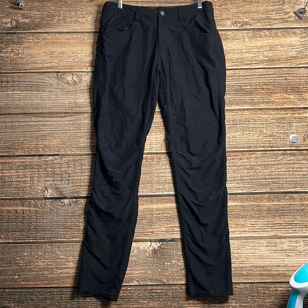 Vuori Pants Men’s 32x31 lightweight stretch black PREOWNED